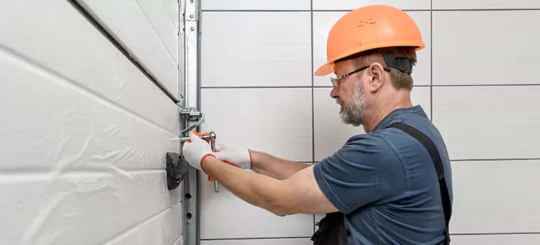 Commercial Garage Door Repair in Jasmine Estates, FL